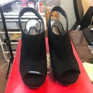 Carlos Santana High Heel Black Wedges